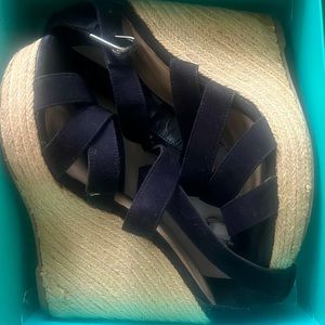 Black strappy wedges in Sz 6